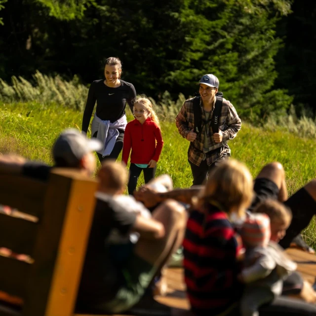 Využijte krásného počasí a udělejte si výlet k našemu obřímu trpaslíkovi s obří postelí a parádním výhledem. #benecko #krkonose #hory #leto #dovolena